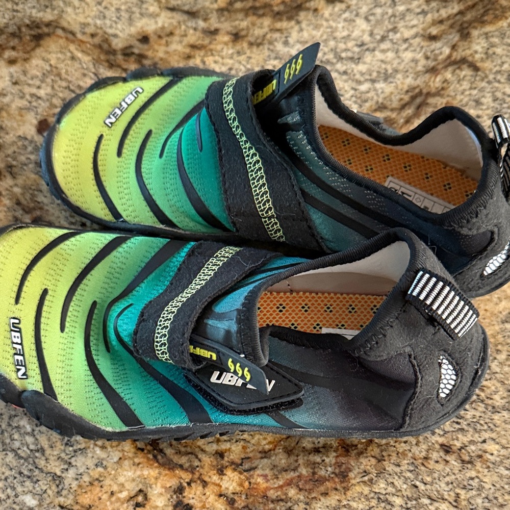 Kids Aqua Shoes - Green and Black